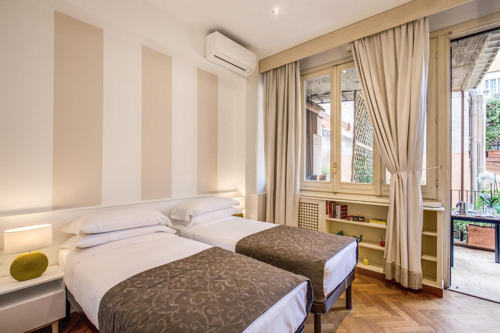 Tritone Top House Rome Room photo