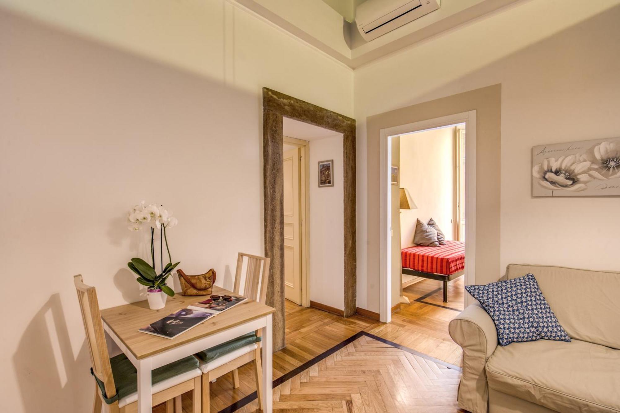 Tritone Top House Rome Room photo