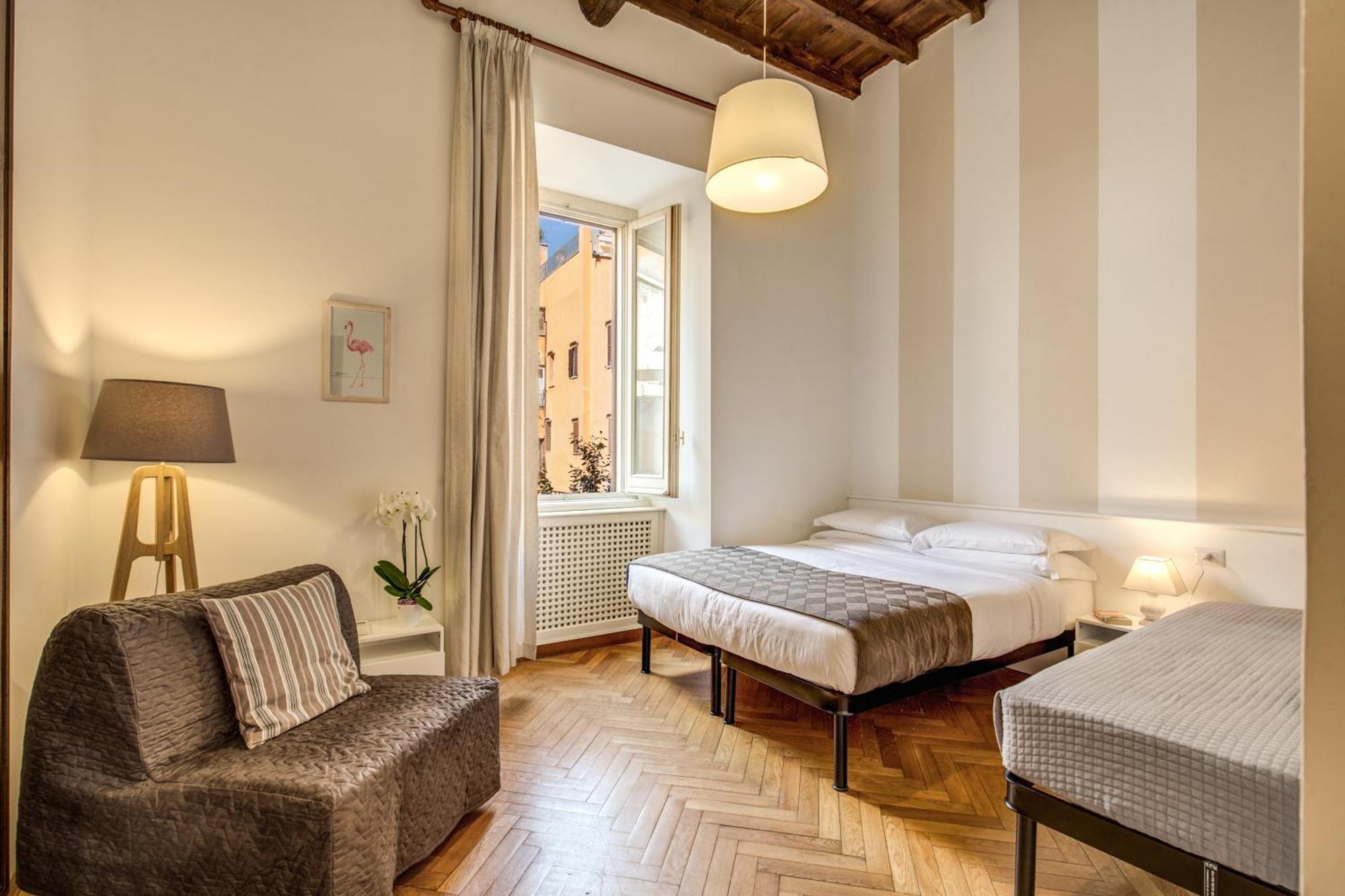 Tritone Top House Rome Room photo