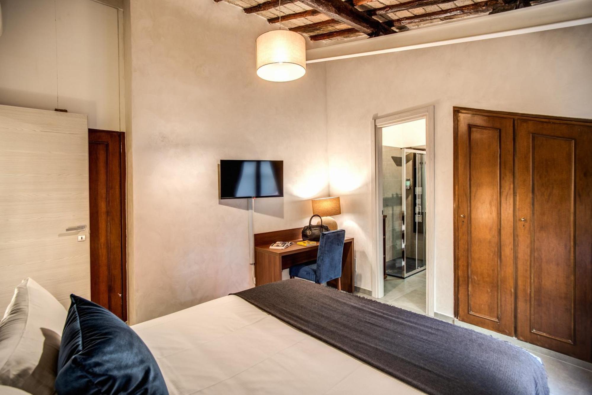 Tritone Top House Rome Room photo