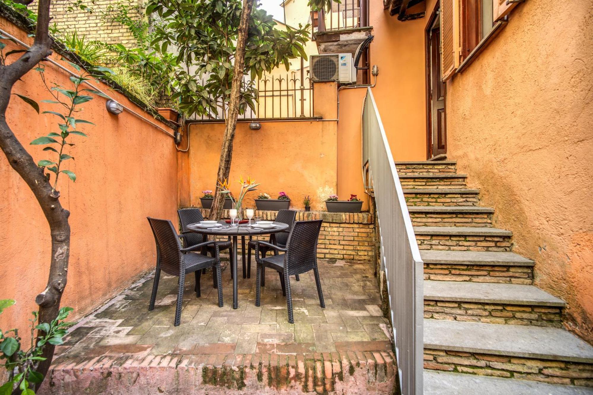 Tritone Top House Rome Room photo