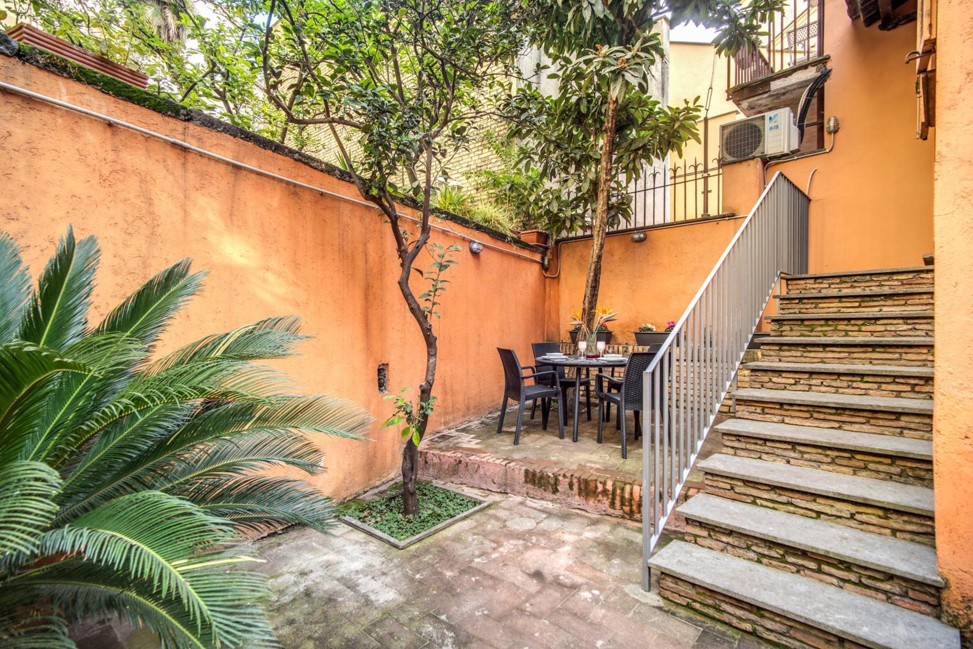 Tritone Top House Rome Room photo