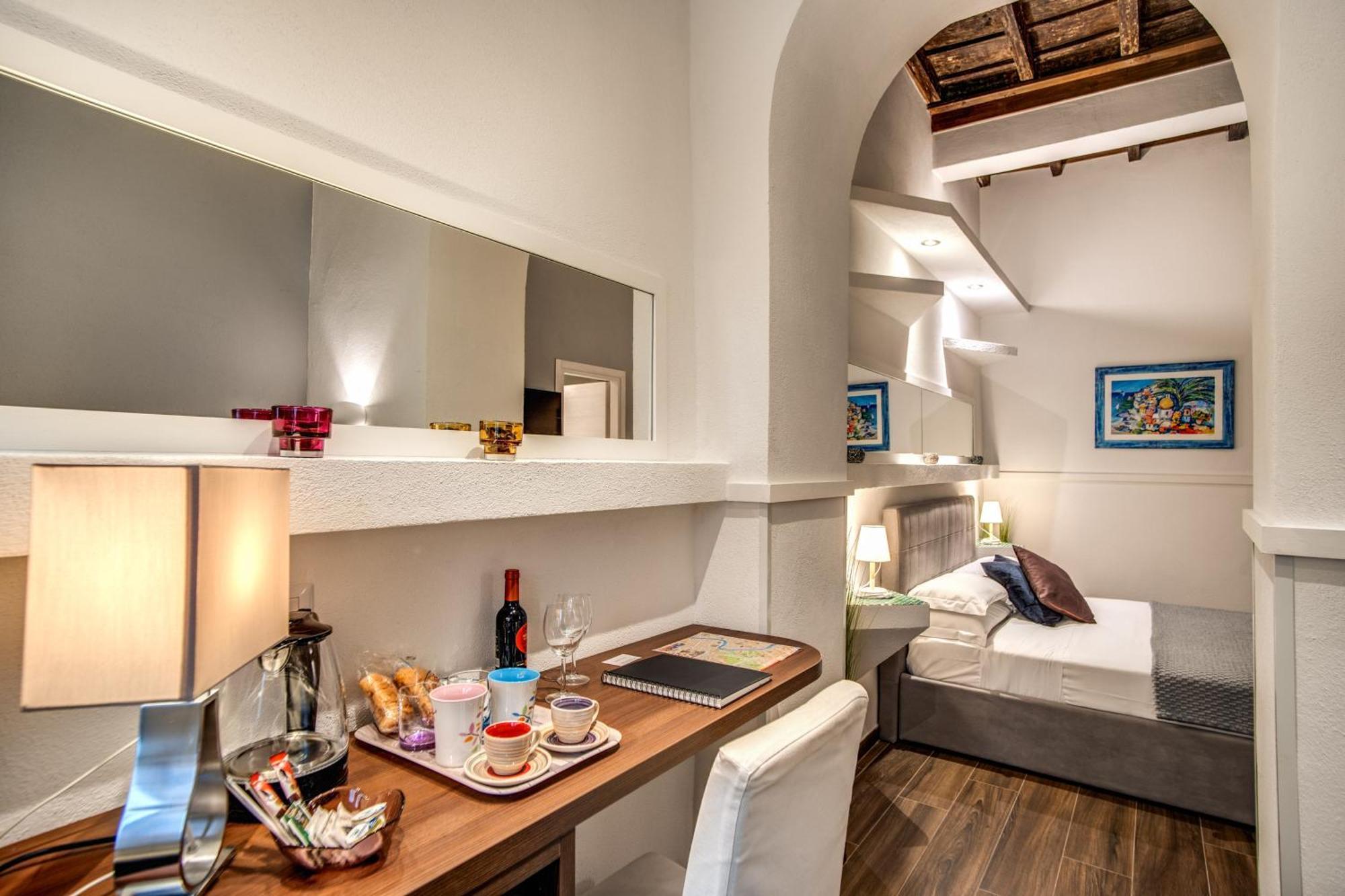 Tritone Top House Rome Room photo