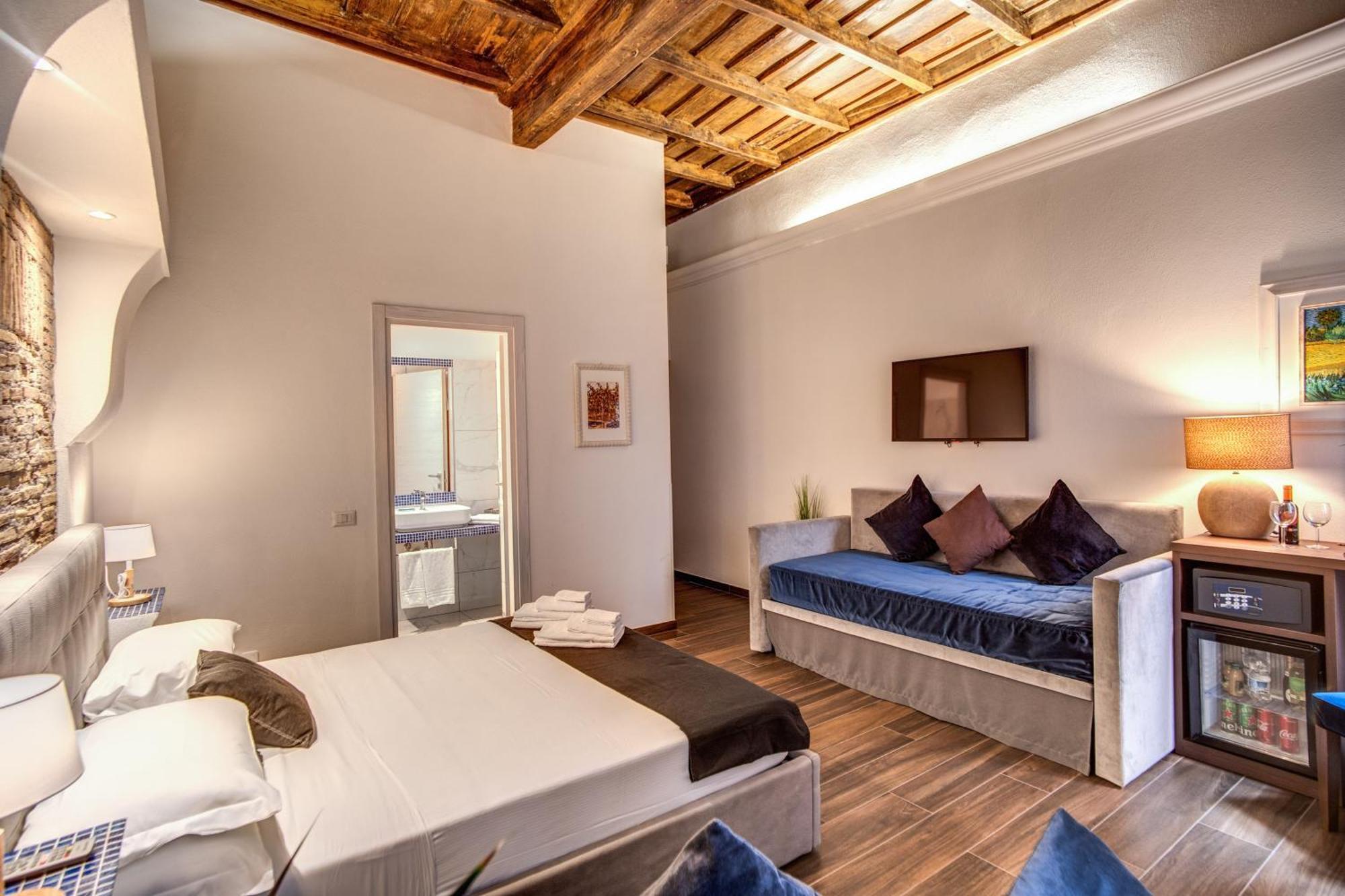 Tritone Top House Rome Room photo