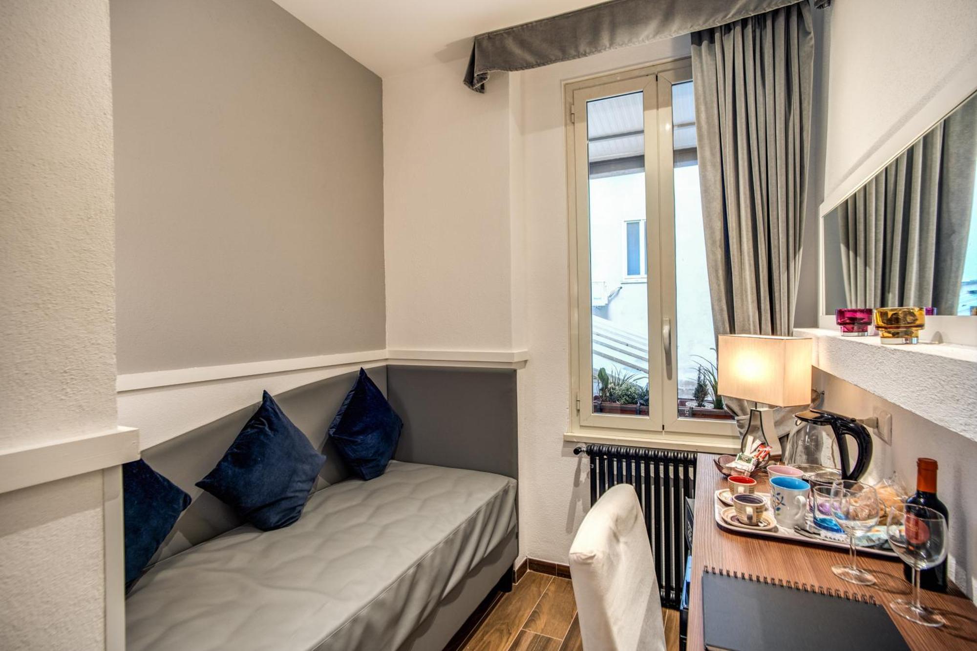Tritone Top House Rome Room photo